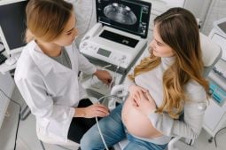 Riserva ovarica bassa: come diagnosticarla, interpretare i valori AMH e scegliere il trattamento giusto