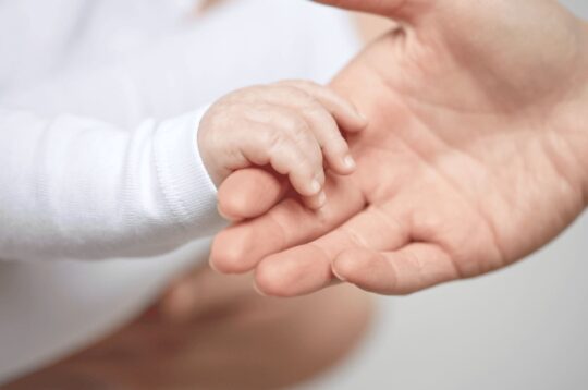 Gli ormoni dopo il parto: cosa aspettarsi e quando torna la fertilità